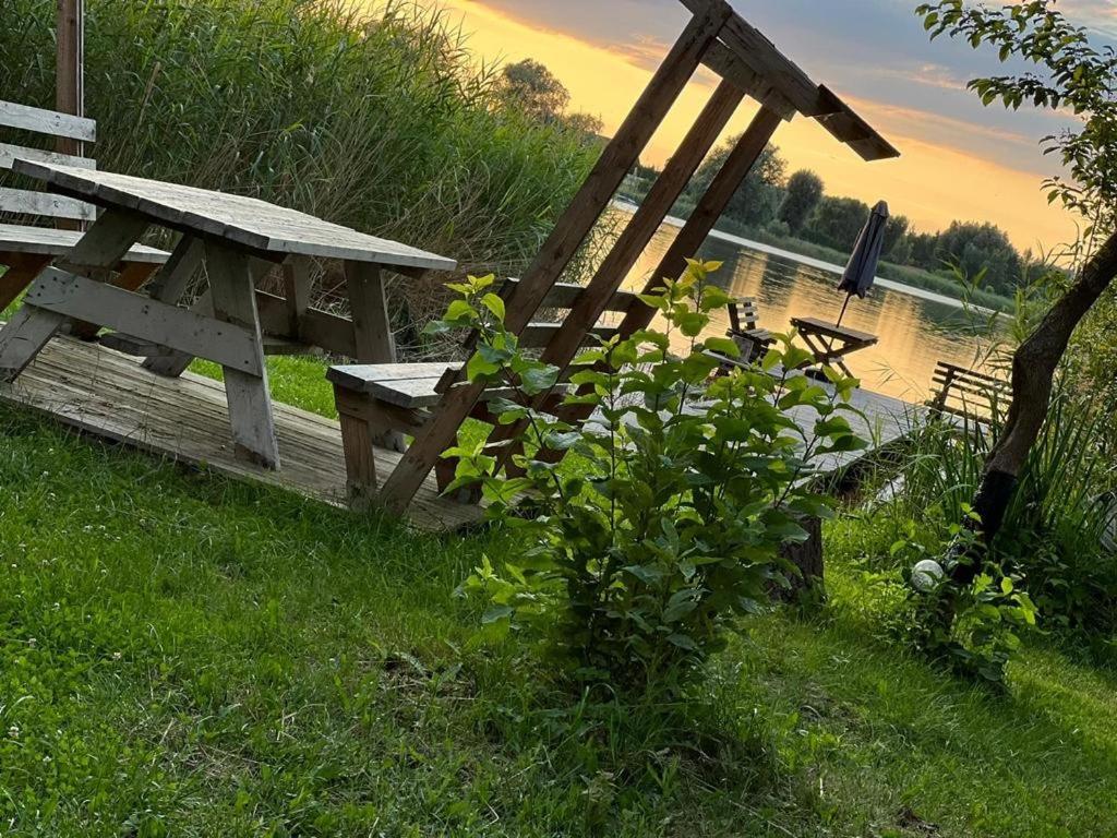 Nad Jeziorem Holiday home *